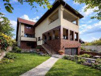 Eladó családi ház, Szentendrén 244.99 M Ft, 9 szobás