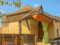 Eladó családi ház, Villányban 130 M Ft, 6 szobás