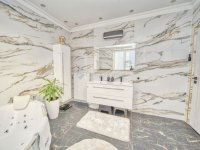 Eladó családi ház, Gyálon 299 M Ft, 7 szobás