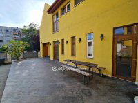 Eladó családi ház, Pápán 249 M Ft, 9+11 szobás