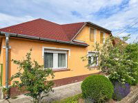 Eladó családi ház, Dunaharasztin 108.99 M Ft, 7 szobás