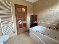 Eladó családi ház, Szegeden 130 M Ft, 3 szobás