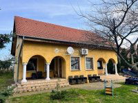 Eladó családi ház, Pécsett 65 M Ft, 6 szobás