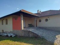 Eladó családi ház, Komáromban 135 M Ft, 6 szobás