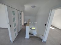 Eladó családi ház, Szigetbecsén 190 M Ft, 4 szobás