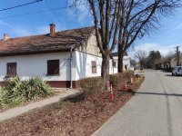 Eladó családi ház, Kiskunhalason 26.99 M Ft, 2 szobás