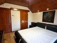 Eladó családi ház, Komlón 158 M Ft, 9 szobás