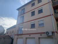 Eladó téglalakás, Szegeden 75 M Ft, 2+1 szobás