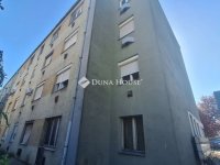Eladó téglalakás, Dunaújvárosban, Kőris utcában 23.5 M Ft