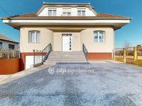 Eladó családi ház