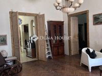 Eladó családi ház, Pécsett 499 M Ft, 1 szobás