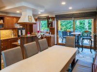 Eladó családi ház, Pécsett 460 M Ft, 8 szobás