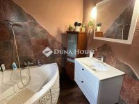 Eladó családi ház, Vecsésen 110 M Ft, 5 szobás