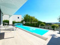 Eladó családi ház, Vácon 349.9 M Ft, 6 szobás