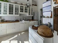 Eladó családi ház, Budakeszin 299 M Ft, 8 szobás