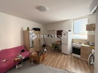 Eladó családi ház, Vecsésen 185 M Ft, 9 szobás