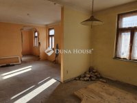 Eladó téglalakás, Pécsett 43.99 M Ft, 5 szobás
