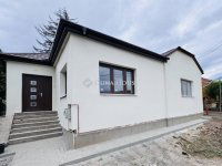 Eladó családi ház, Pécsett 99.9 M Ft, 4 szobás