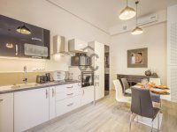 Eladó téglalakás, V. kerületben 397 M Ft, 8 szobás