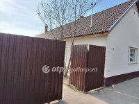 Eladó családi ház, Akasztón 27 M Ft, 2 szobás