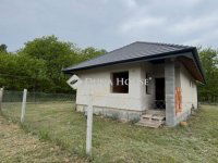 Eladó családi ház, Csemőn 34.9 M Ft, 3 szobás