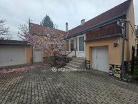 Eladó családi ház, Pápán 89.9 M Ft, 3 szobás