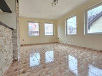 Eladó családi ház, Székesfehérvárott 120 M Ft, 8+1 szobás