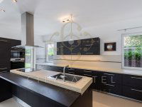 Eladó családi ház, Telkin 369 M Ft, 6 szobás