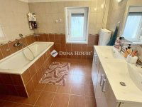Eladó családi ház, Szombathelyen 74.9 M Ft, 5 szobás
