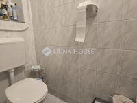 Eladó családi ház, Pécsett 126.9 M Ft, 6 szobás