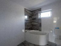 Eladó családi ház, Ercsiben 94.9 M Ft, 5 szobás