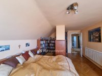 Eladó családi ház, Pápán 89.9 M Ft, 5 szobás