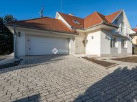 Eladó családi ház, Budaörsön 420 M Ft, 10 szobás