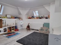 Eladó családi ház, XV. kerületben 199.9 M Ft, 7 szobás