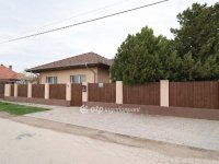 Eladó családi ház, Tasson 85 M Ft, 4 szobás